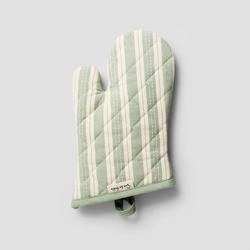 Sur la table Striped Oven Mitt