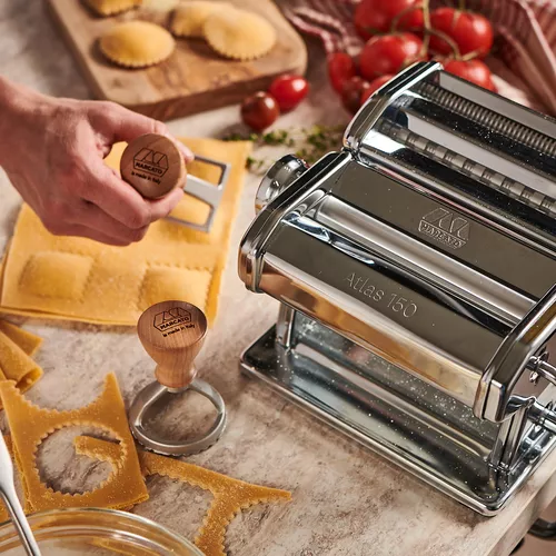 Marcato Atlas 150 Classic Pasta Maker with 2 Ravioli Stamps