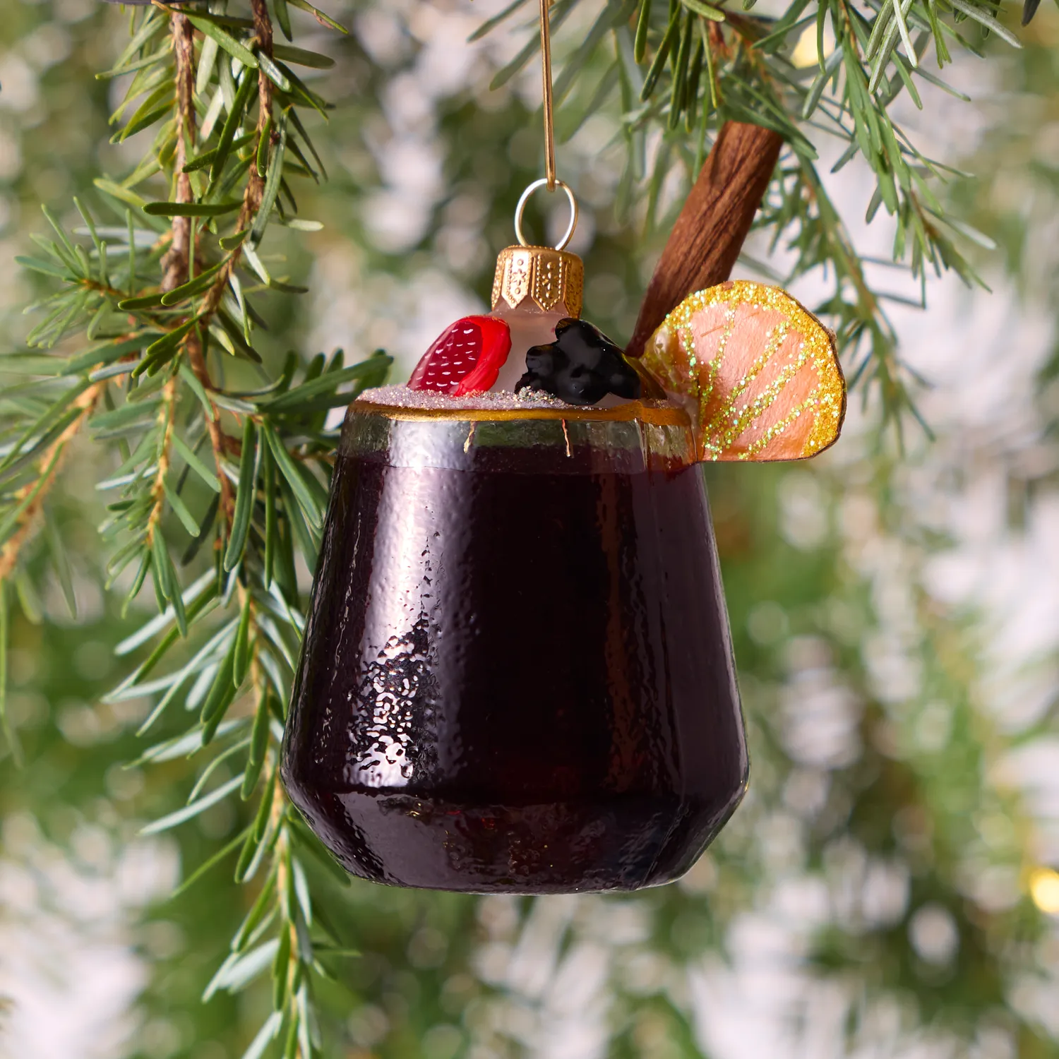 Sur la table Sangria Ornament