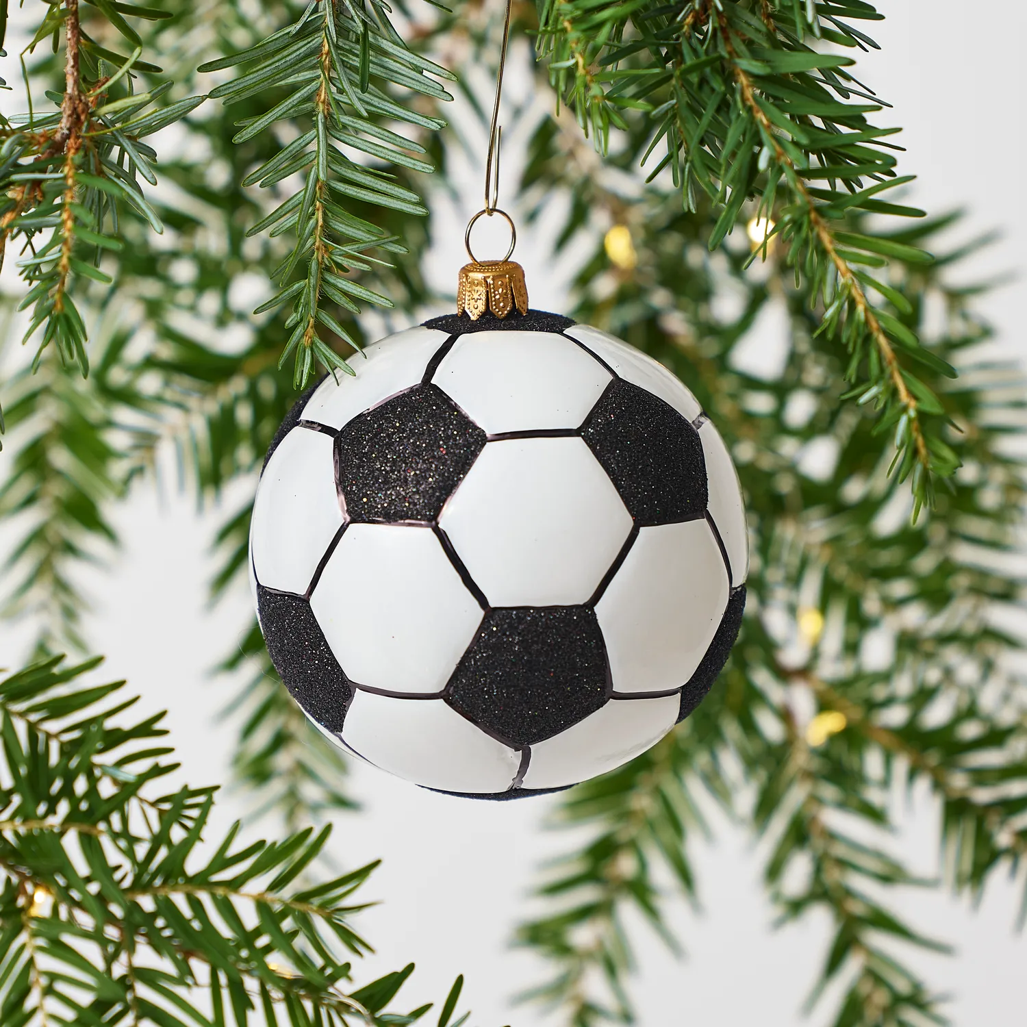 Sur la table Soccer Ball Ornament