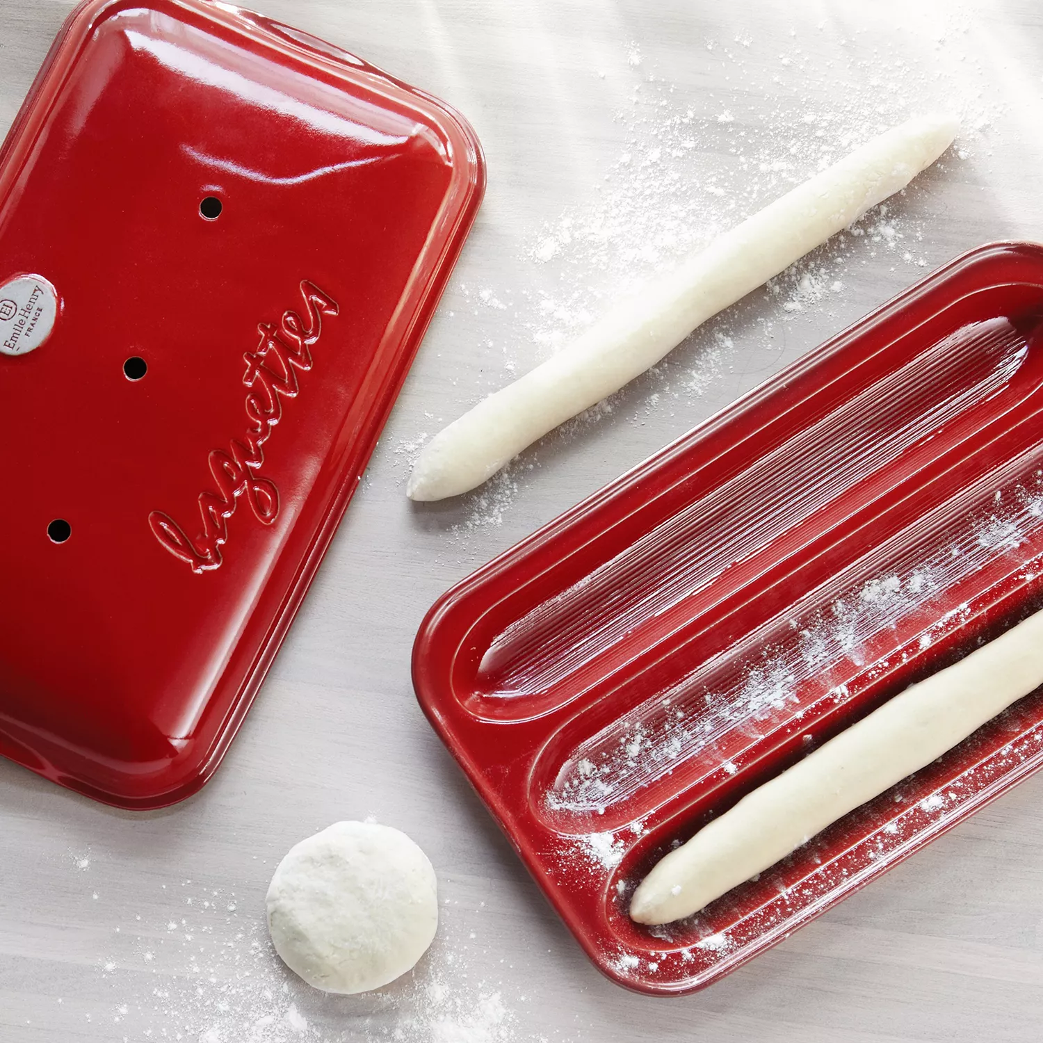 Emile Henry Baguette Baker