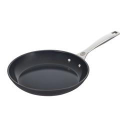 Le Creuset Essential Ceramic Nonstick Shallow Skillet Great pan