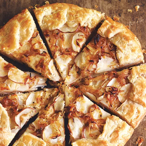 Caramelized Pear and Gorgonzola Pizza - Fifteen Spatulas