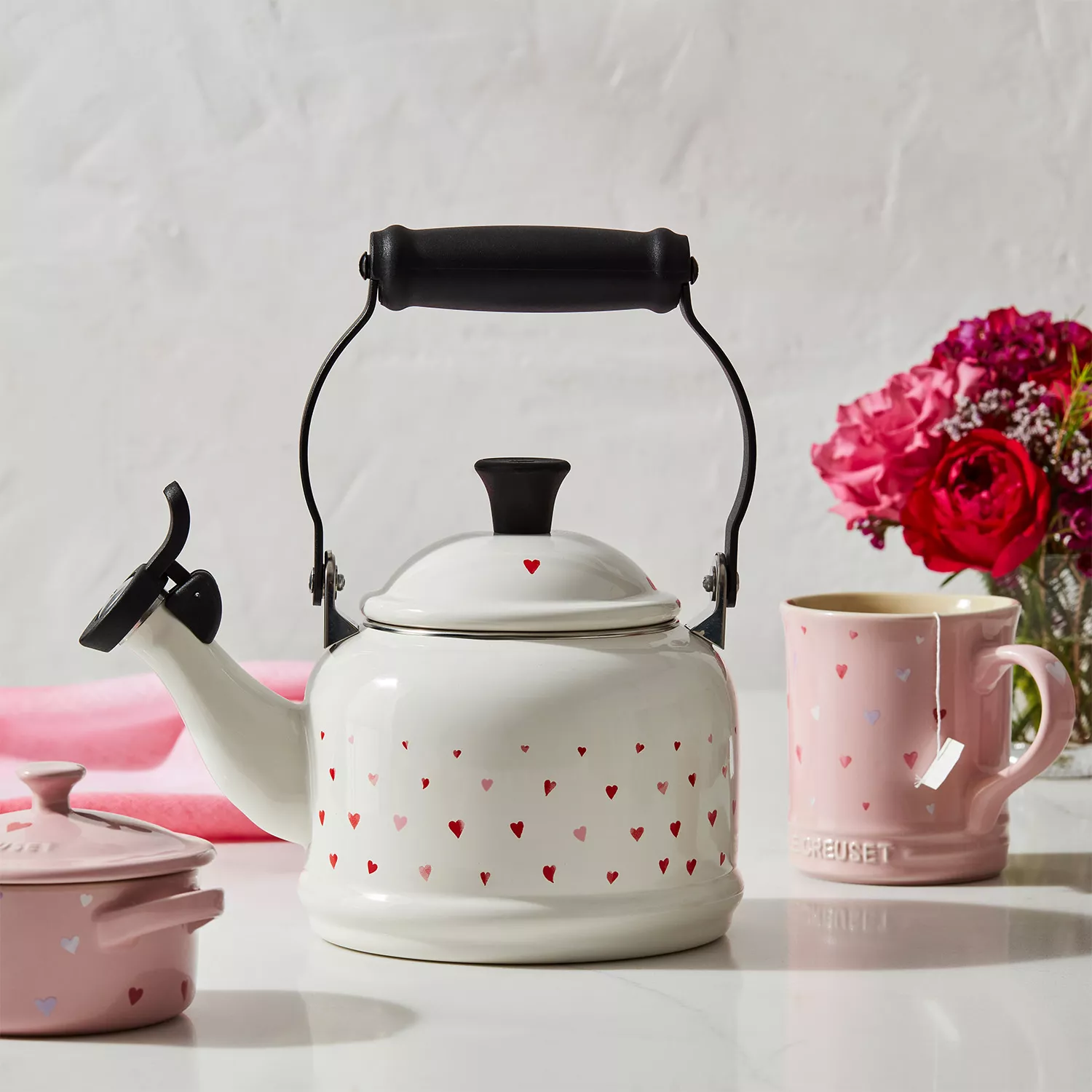 Le Creuset L’Amour Demi Kettle