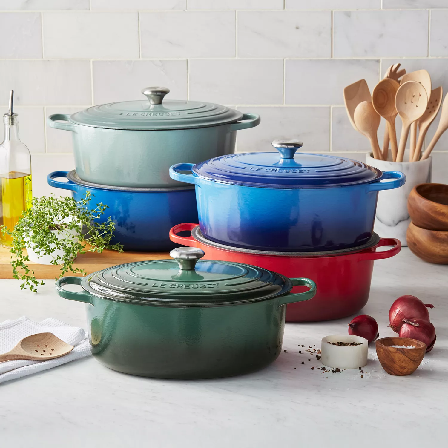 Le Creuset Signature Oval Dutch Oven, 8 qt.