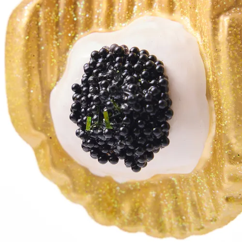 Sur la table Caviar Chip Ornament