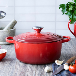Le Creuset Signature Round French Oven, 5.5 qt.