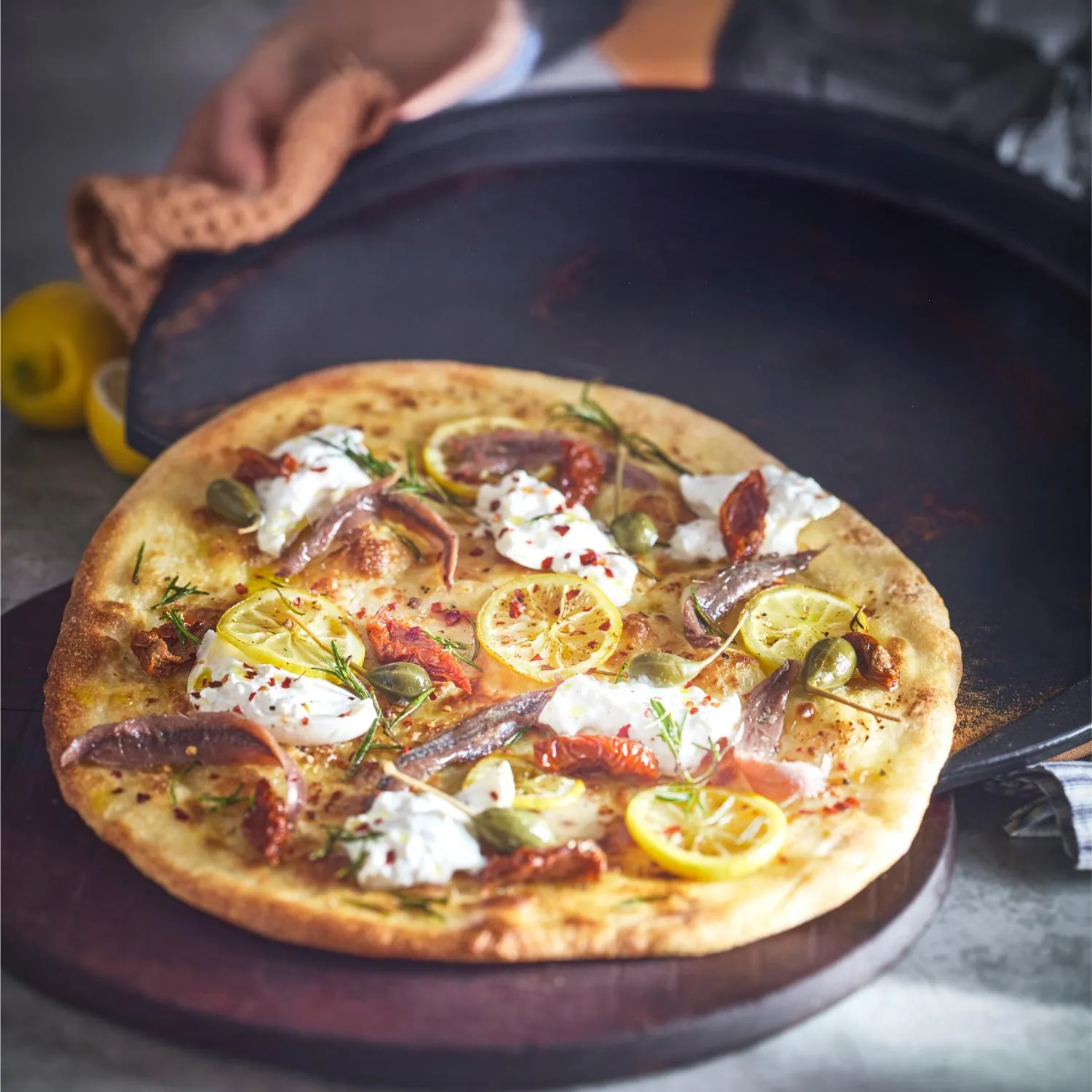 Emile Henry Pizza Station, 13"