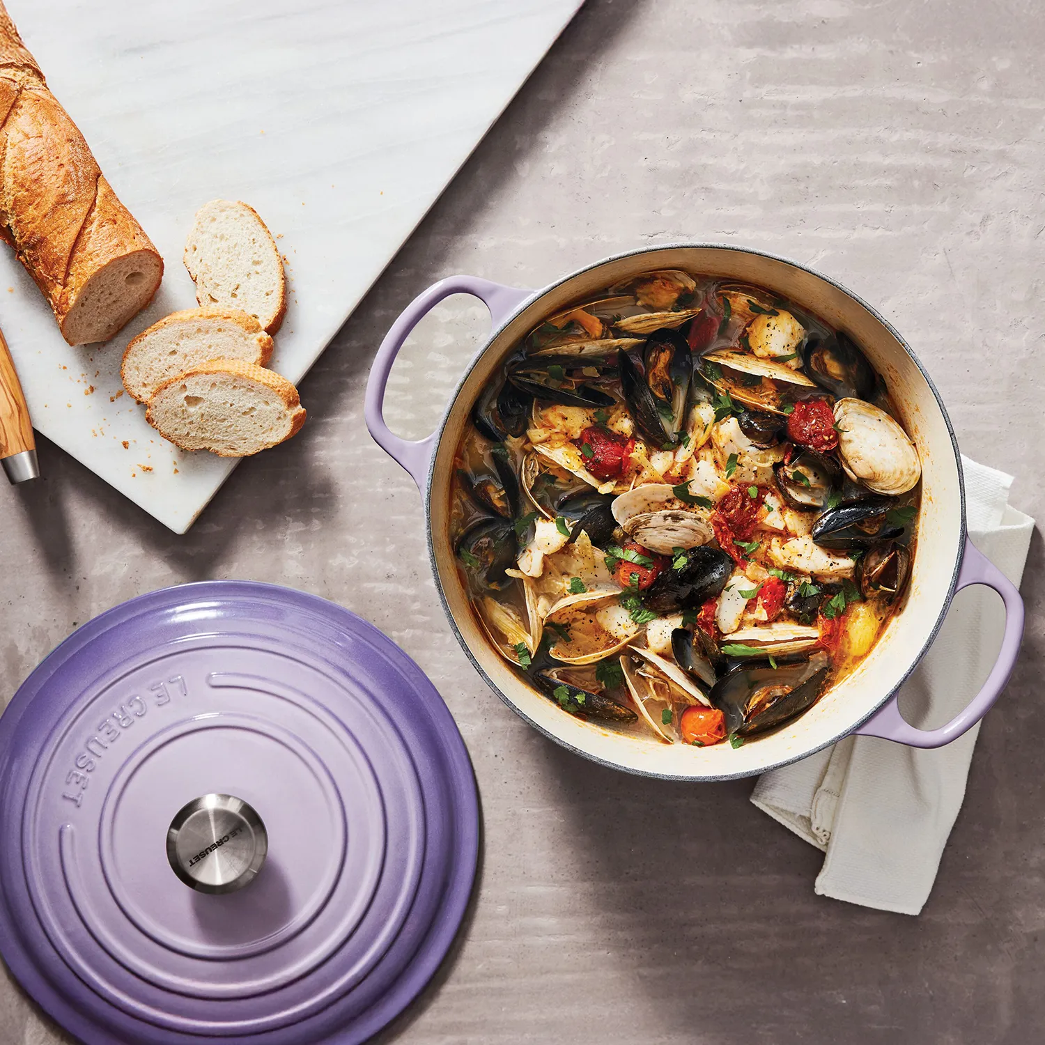 Le Creuset Signature Round Dutch Oven, 5.5 Qt.