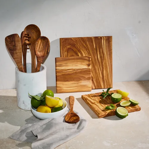 Sur la table Olivewood Cutting Boards, Set of 3