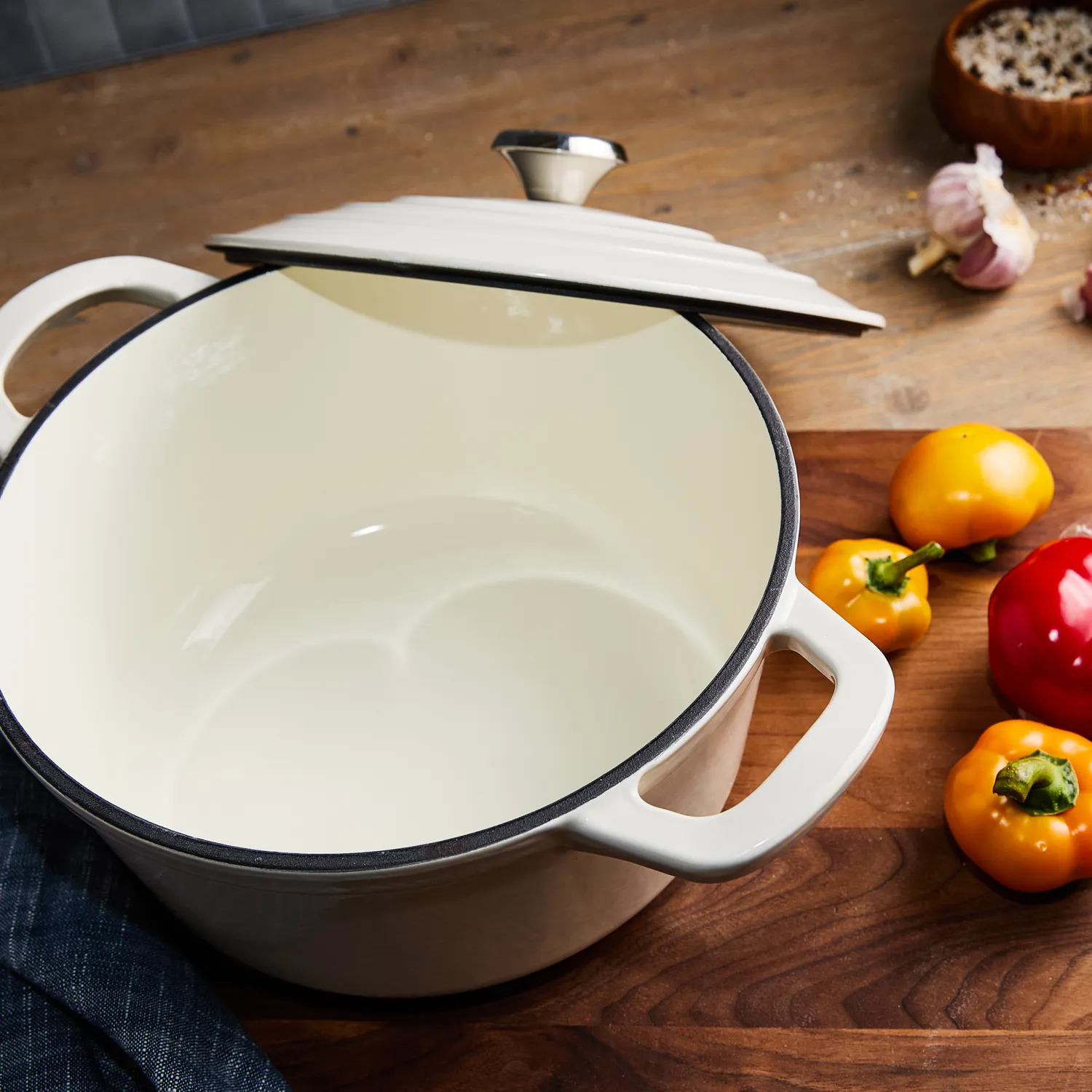 Sur la table Enameled Cast Iron 5-Piece Set
