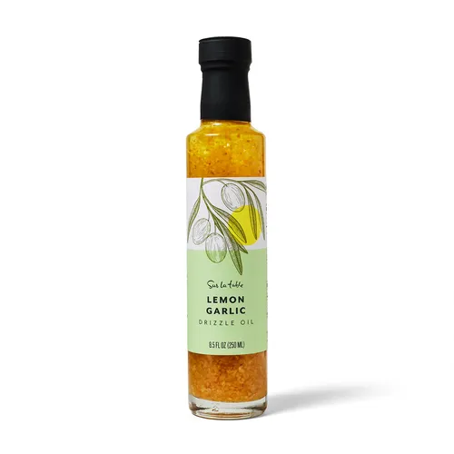 Sur la table Lemon Garlic Drizzle Oil