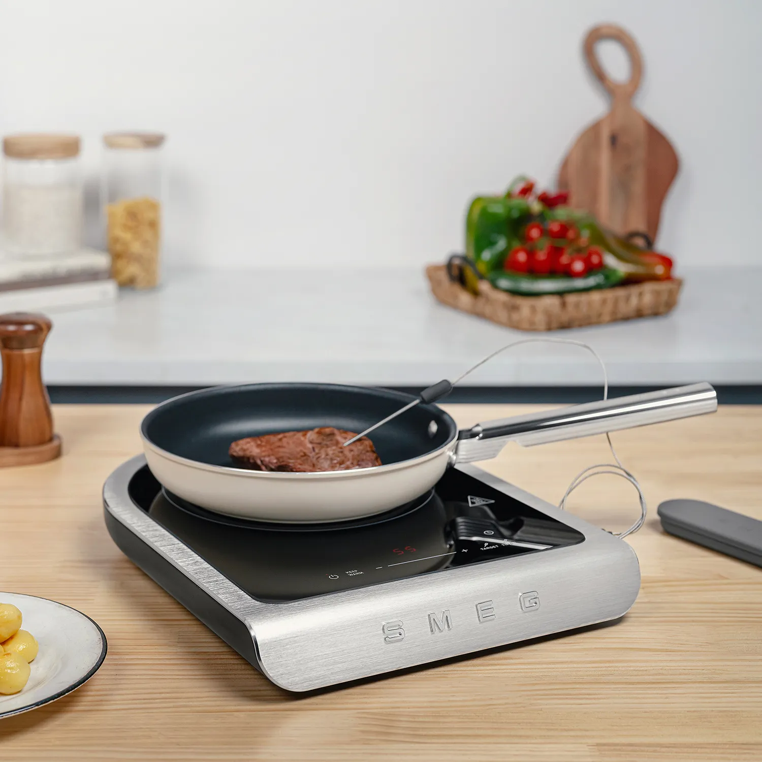Smeg Contemporary Portable Induction Cooker