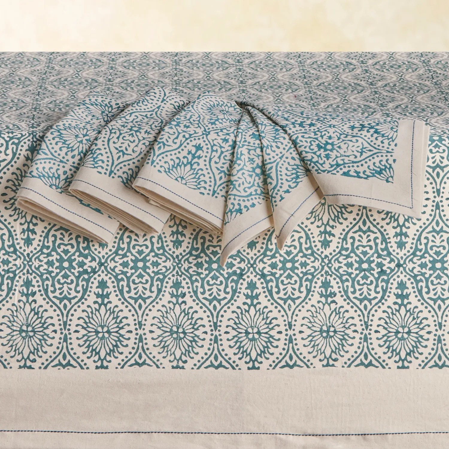 Sustainable Threads Motifs Fog Tablecloth