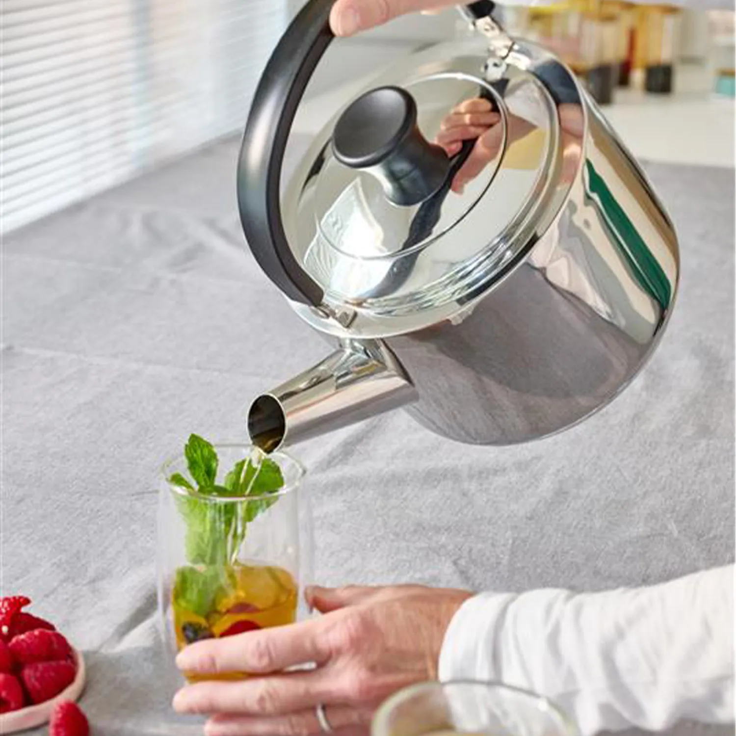 Demeyere Resto3 Stainless Steel Kettle, 4.75 qt.