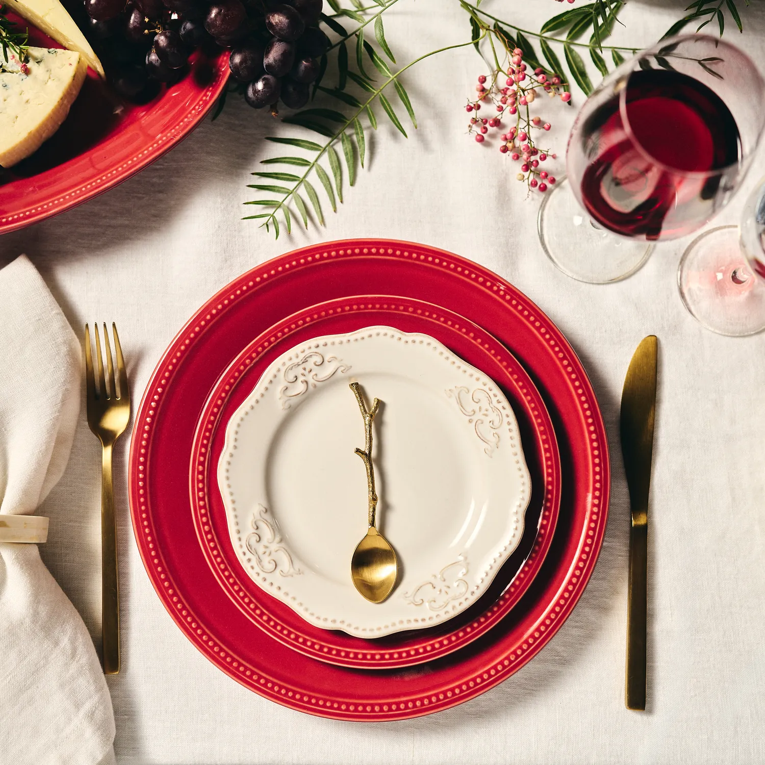 Sur la table Pearl Red Oval Platter