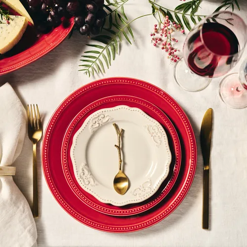 Sur la table Pearl Red Oval Platter