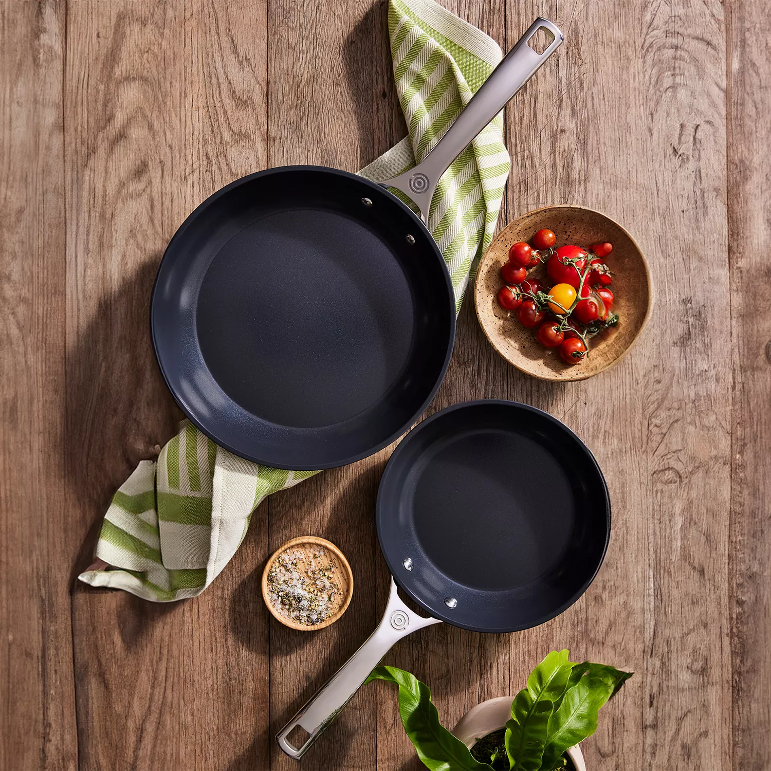 Le Creuset Essential Ceramic Nonstick Skillet Pan Set of 2, 8" & 10"