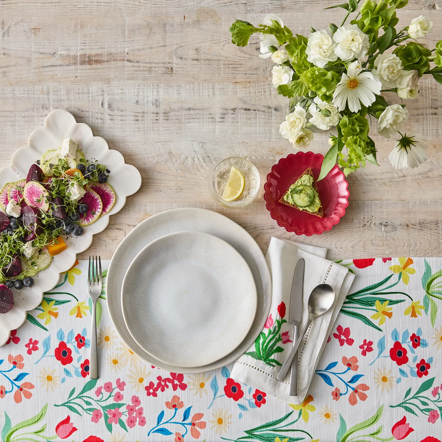 Sur La Table Painter's Garden Runner 16" x 108"