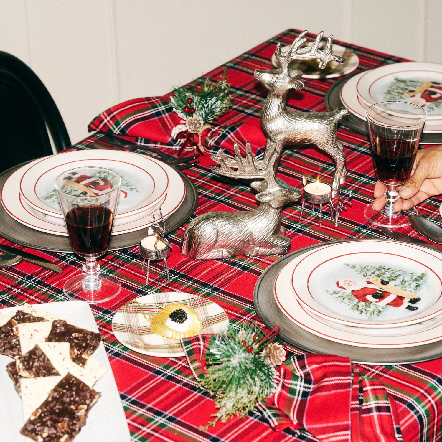 Sur la table Laying Reindeer Décor