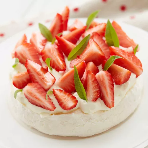 Ivoire 35% and Strawberry Pavlova