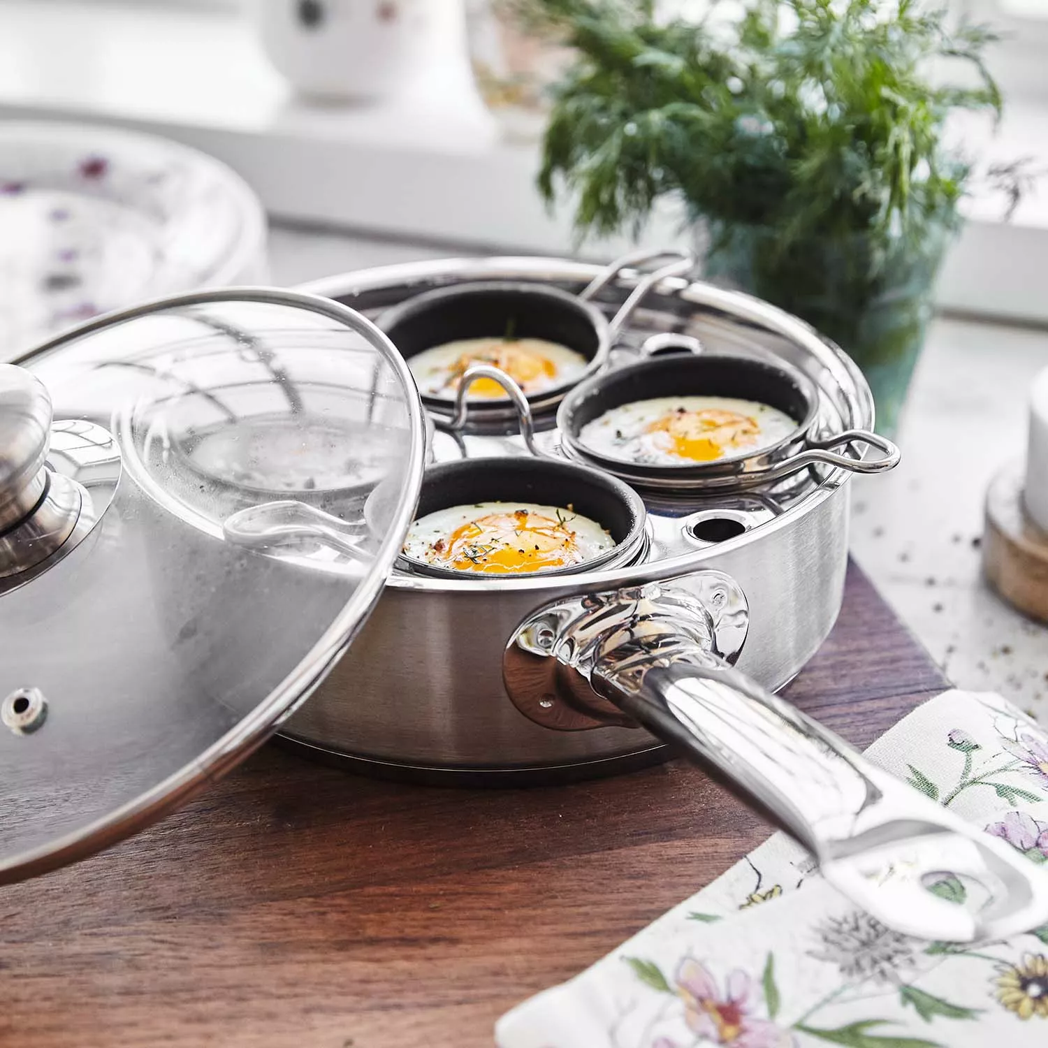 Eddingtons Double Egg Poacher Pan – Non-Stick, Yellow Metal, Hangs Over Pan Edge, Includes 2 Cups