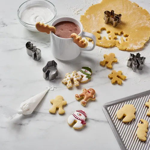 Sur la table Holiday Mug Toppers Cookie Cutters, Set of 4