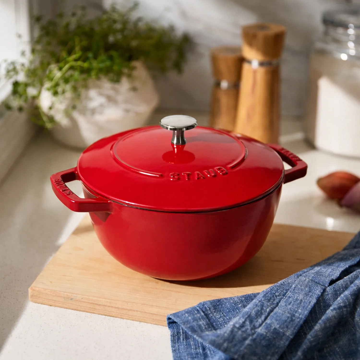 Staub Essential French Oven, 2.5 qt.