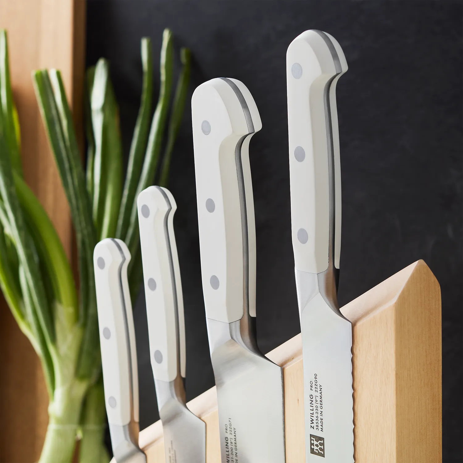 Zwilling Pro Le Blanc 5-Piece Magnetic Easel Knife Block Set