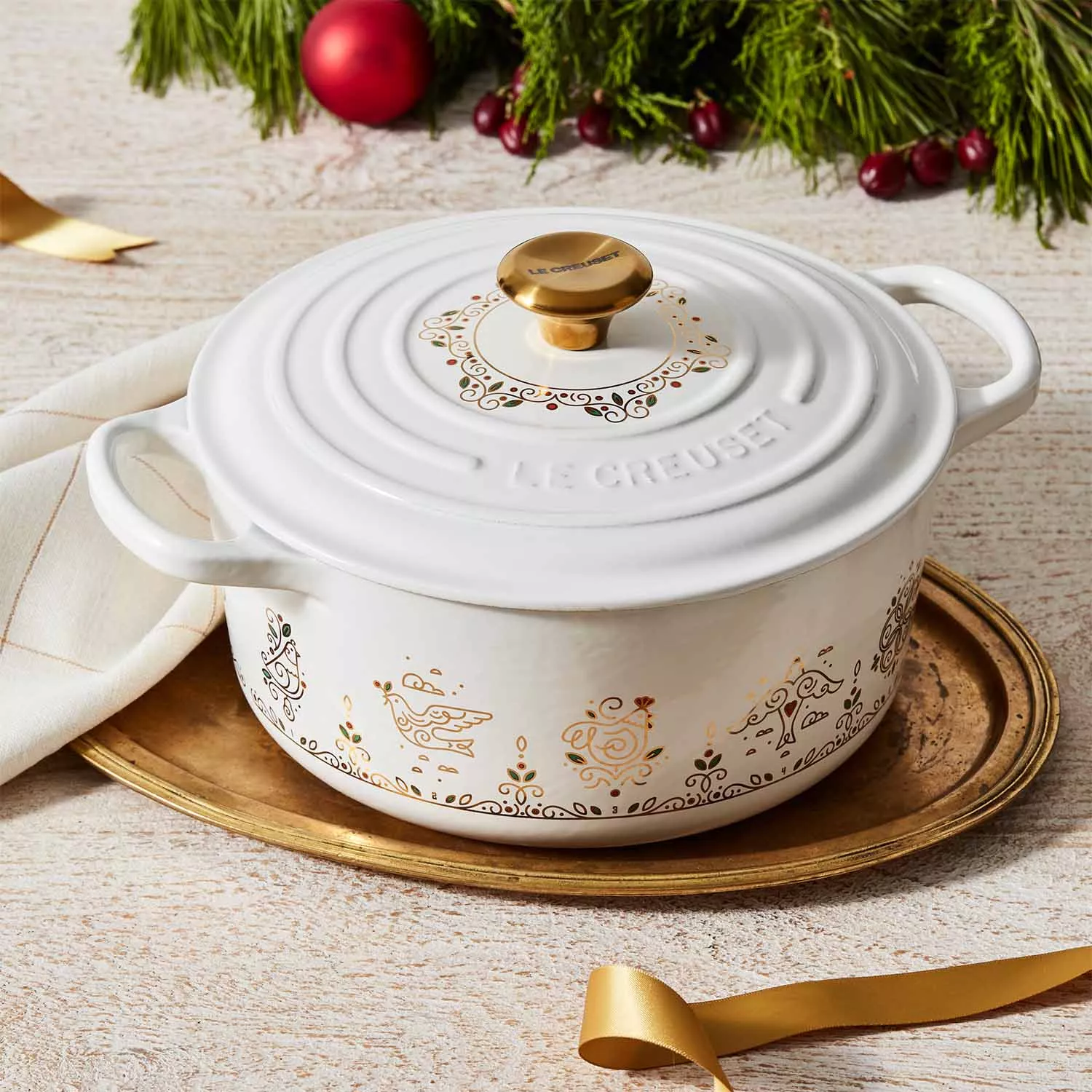 Le Creuset Enameled Cast Iron Signature Noël Round Dutch Oven. 3.5 qt.