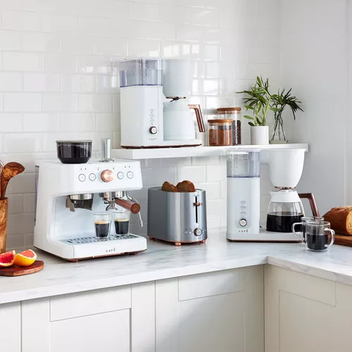 Caf&#233;&#8482; Express Finish Toaster