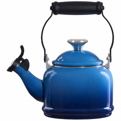 Le Creuset Demi Teakettle Great tea kettle!!
