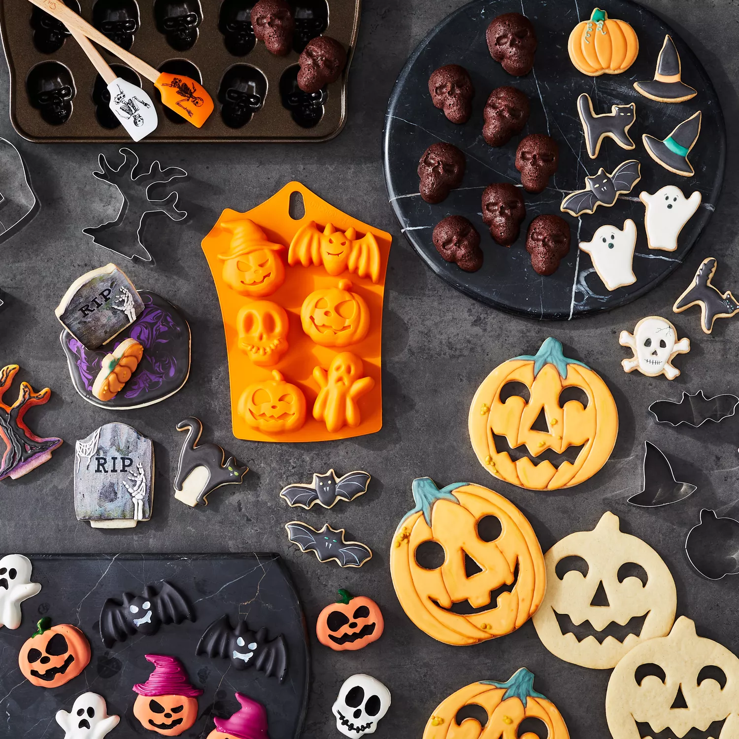 Skull Bites Cakelet Pan