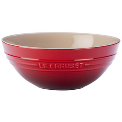 Le Creuset Serving Bowl This serving bowl has the typical Le Creuset quality