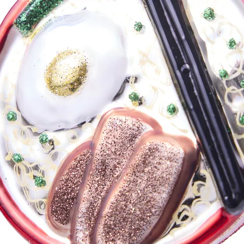 Sur la table Ramen Ornament
