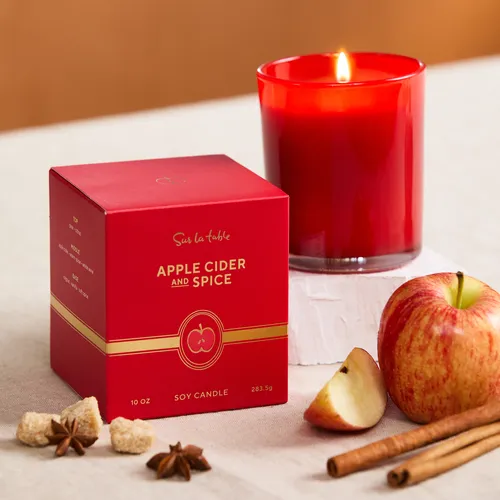 Sur la table Apple Cider and Spice Candle