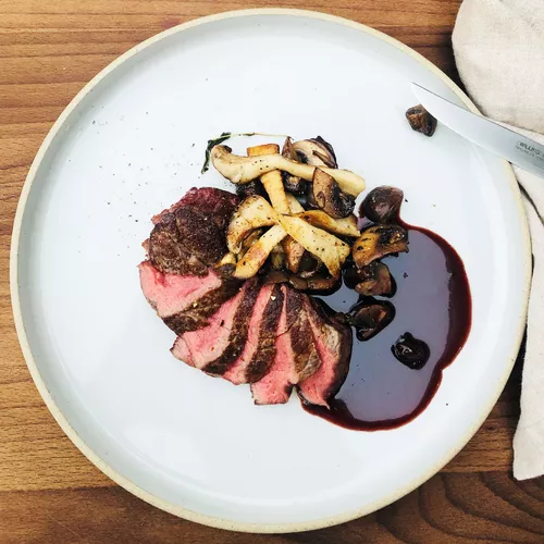 Seared Filet Mignon with Mushrooms
