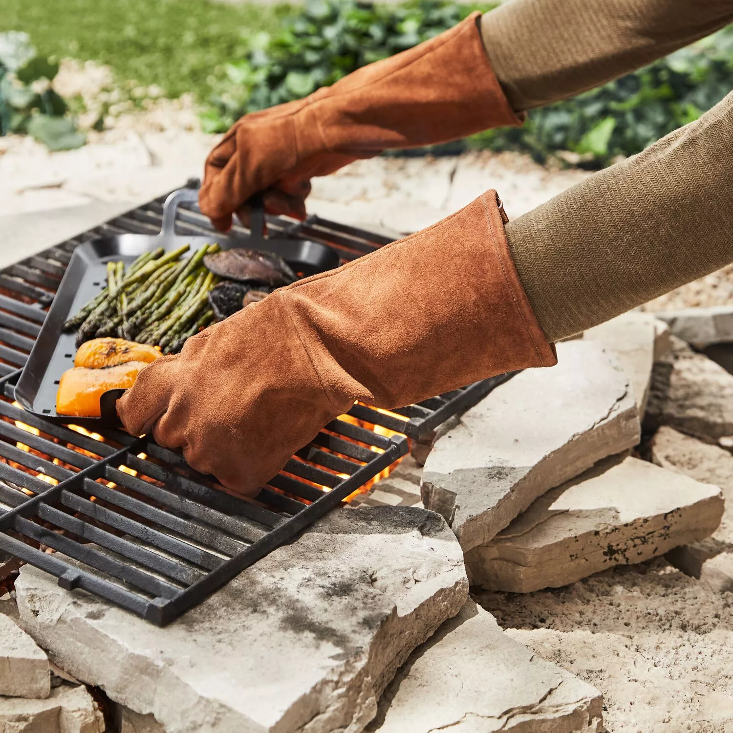 Silicone Barbecuing Gloves, Mitts, Gloves, and Aprons