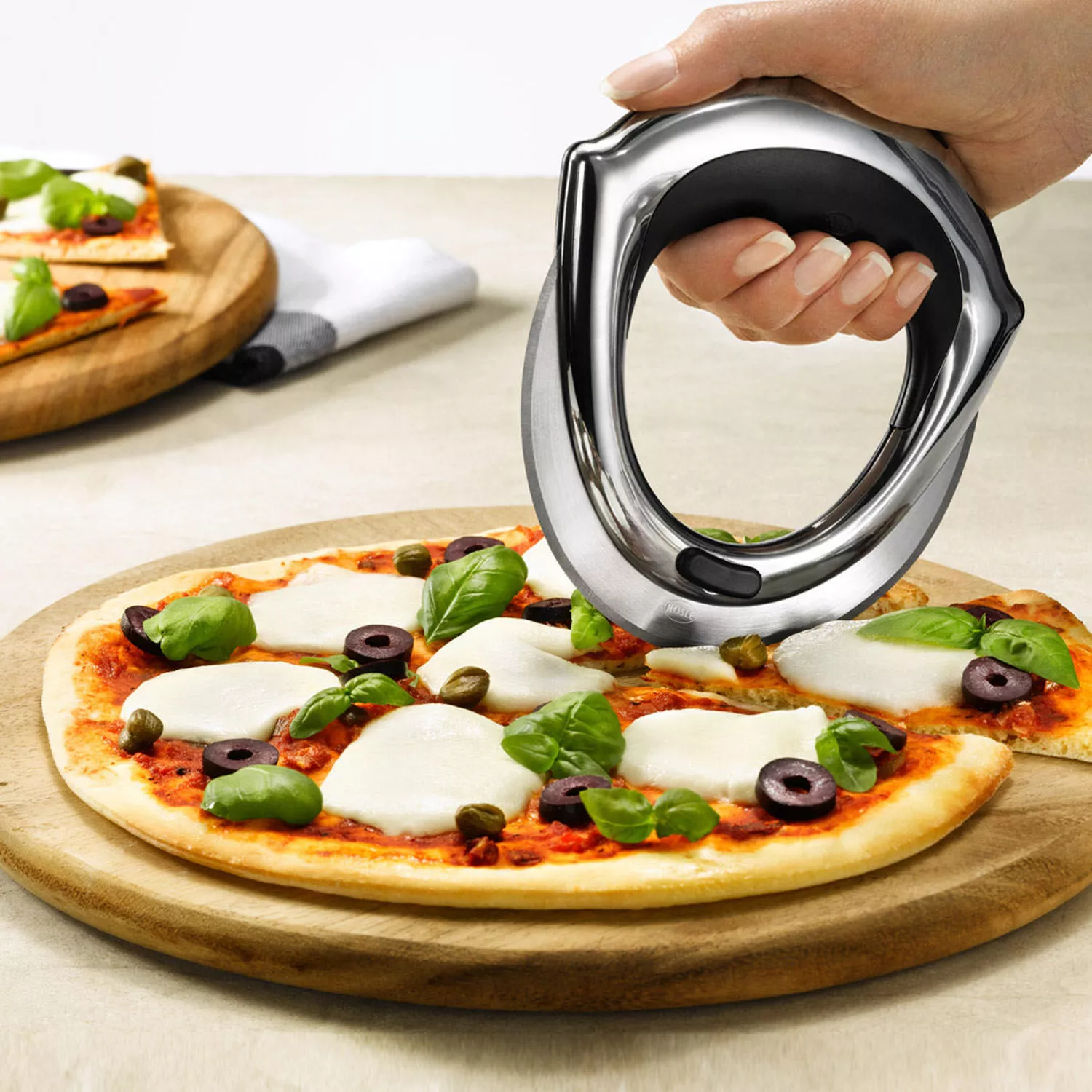 R&#246;sle Pizza Wheel