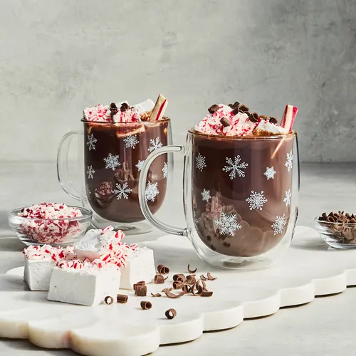 Sur la table Snowflake Double-Wall Mugs, Set of 2