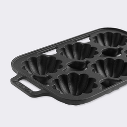 Martha by Martha Stewart Pre-Seasoned Cast Iron 6-cup Decorative Mold Pan
