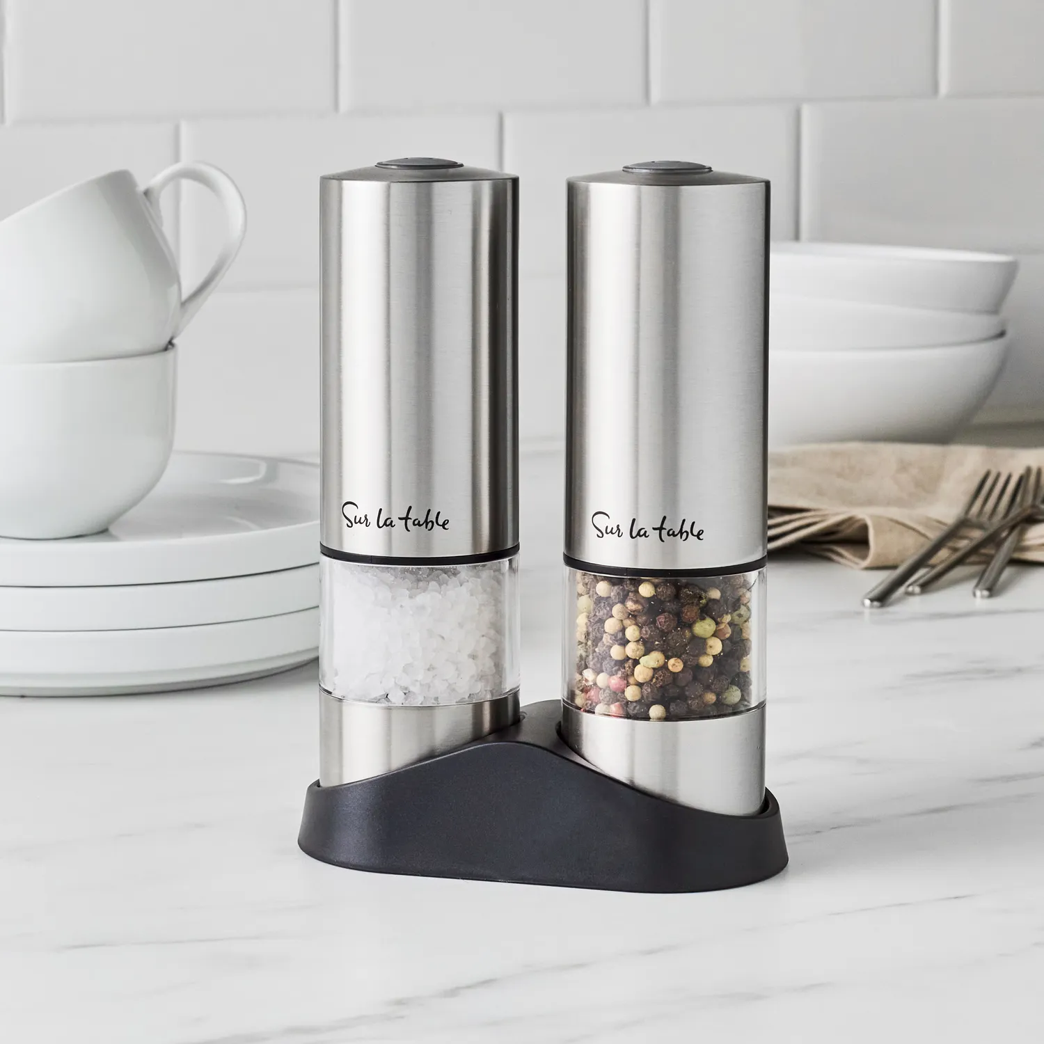Sur la table USB Electric Mill Set & Stand