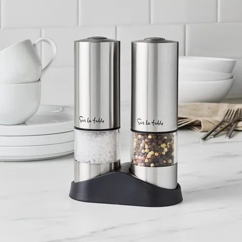 Sur la table USB Electric Mill Set & Stand