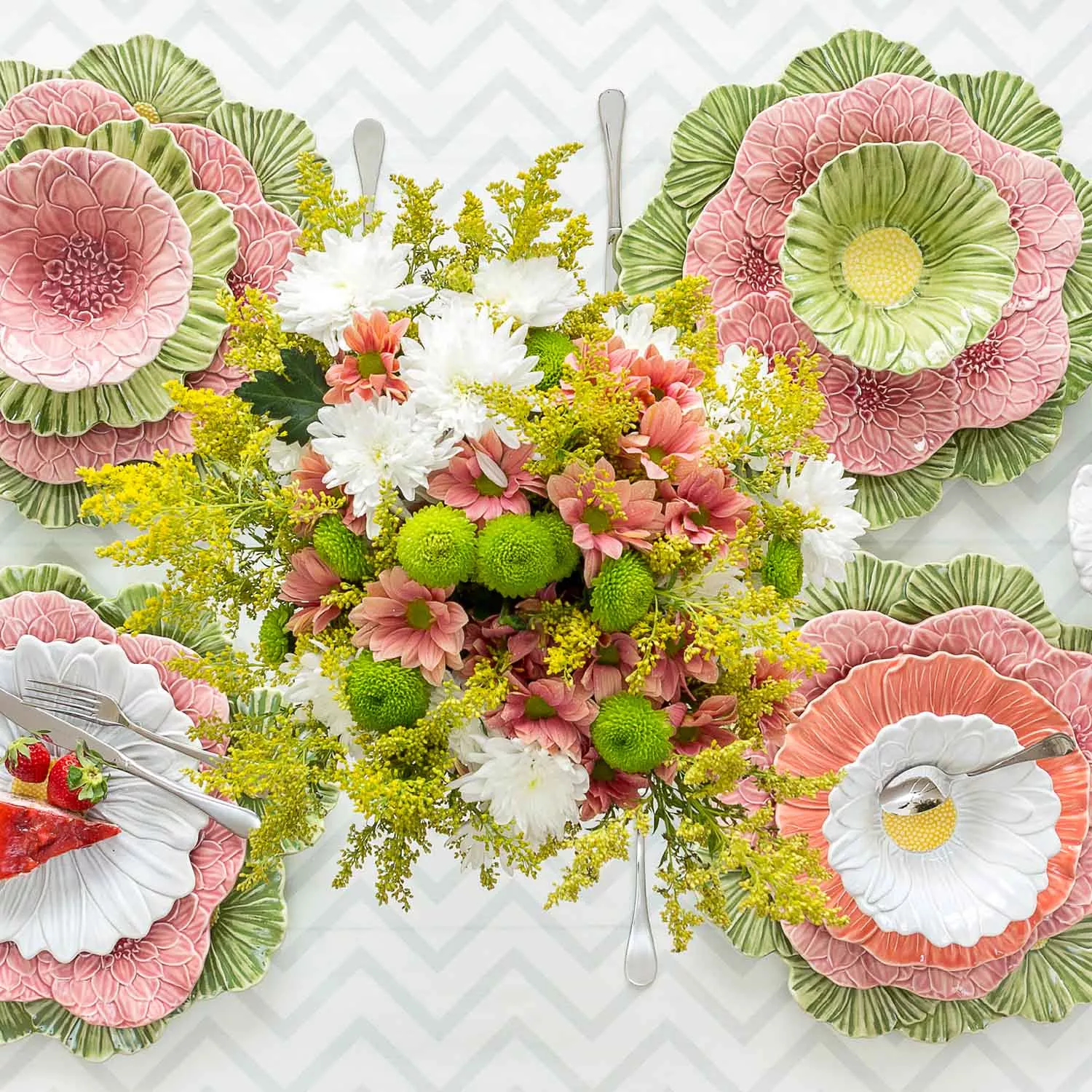 Bordallo Pinheiro Maria Flor Centerpiece