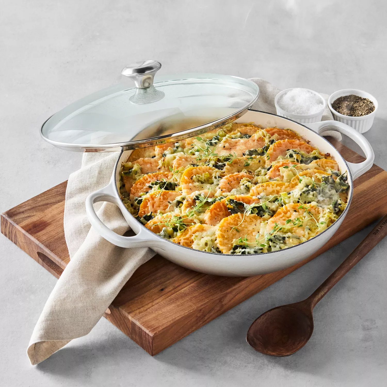 Le Creuset Enameled Cast Iron Paella Pan | Emerald Green, 3 1/4 qt.