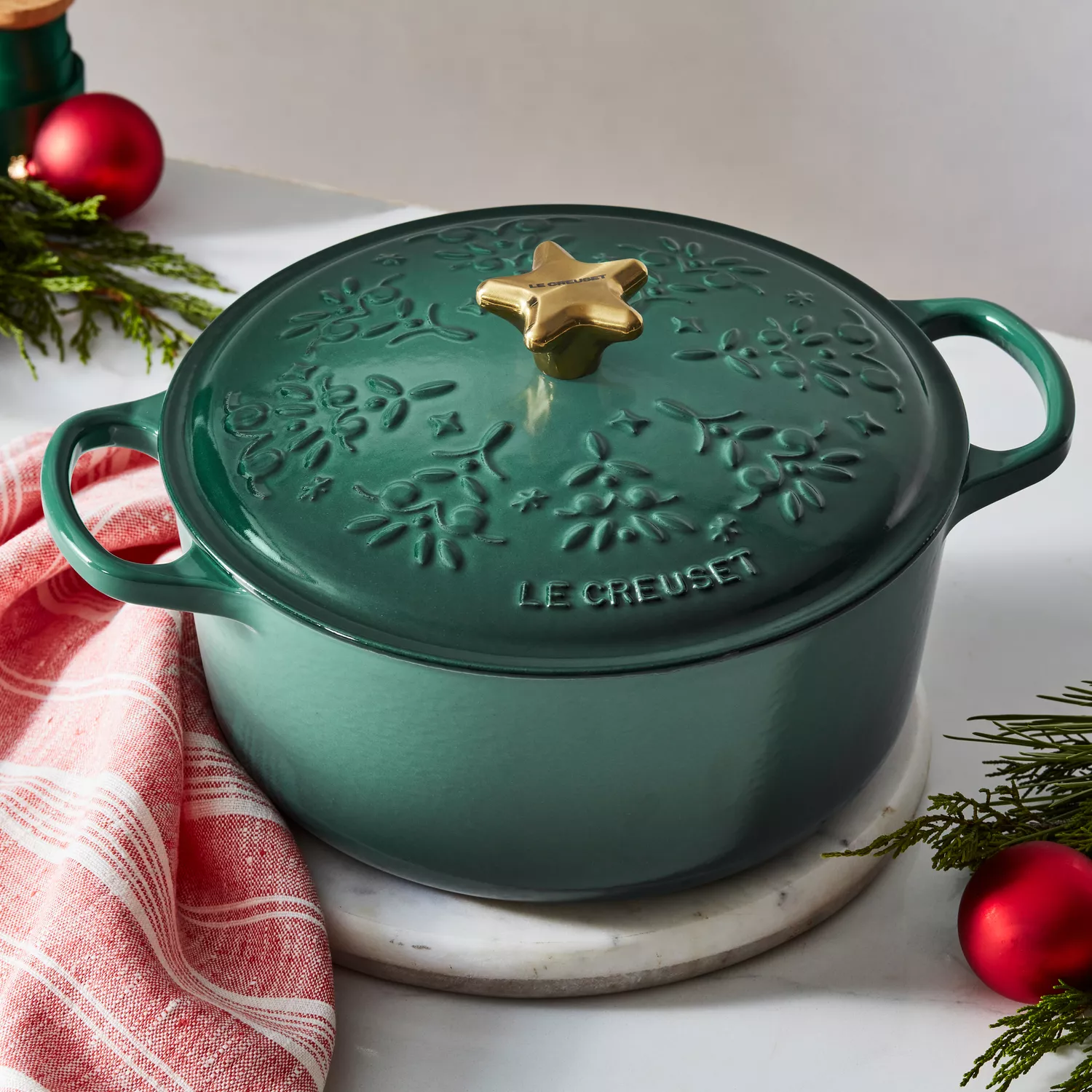 Trudeau Christmas Tree Metal Cake Pan Non-stick Green