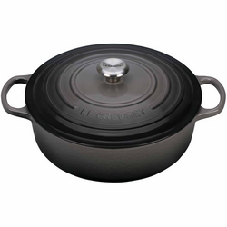 Le Creuset Round Wide Dutch Oven, 6.75 qt. Dutch oven