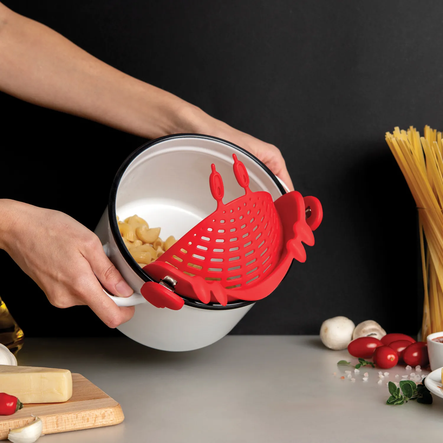 Ototo Crabby Clip-On Strainer