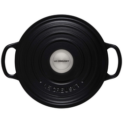Le Creuset Signature Round Dutch Oven, 3.5 qt.
