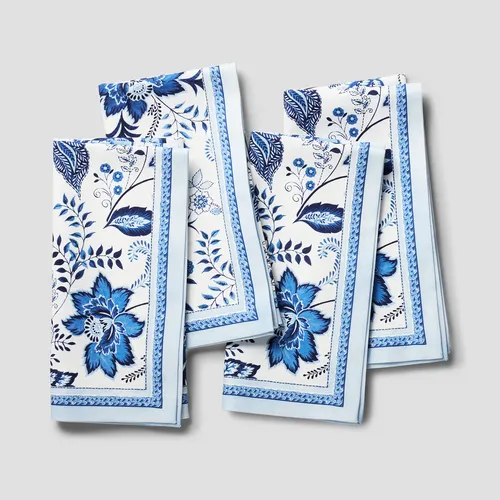 Sur la table Botanical Floral Napkins, Set of 4